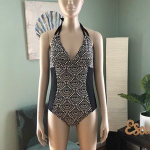 Merona One Piece Bathing Suit!! Size Medium!!